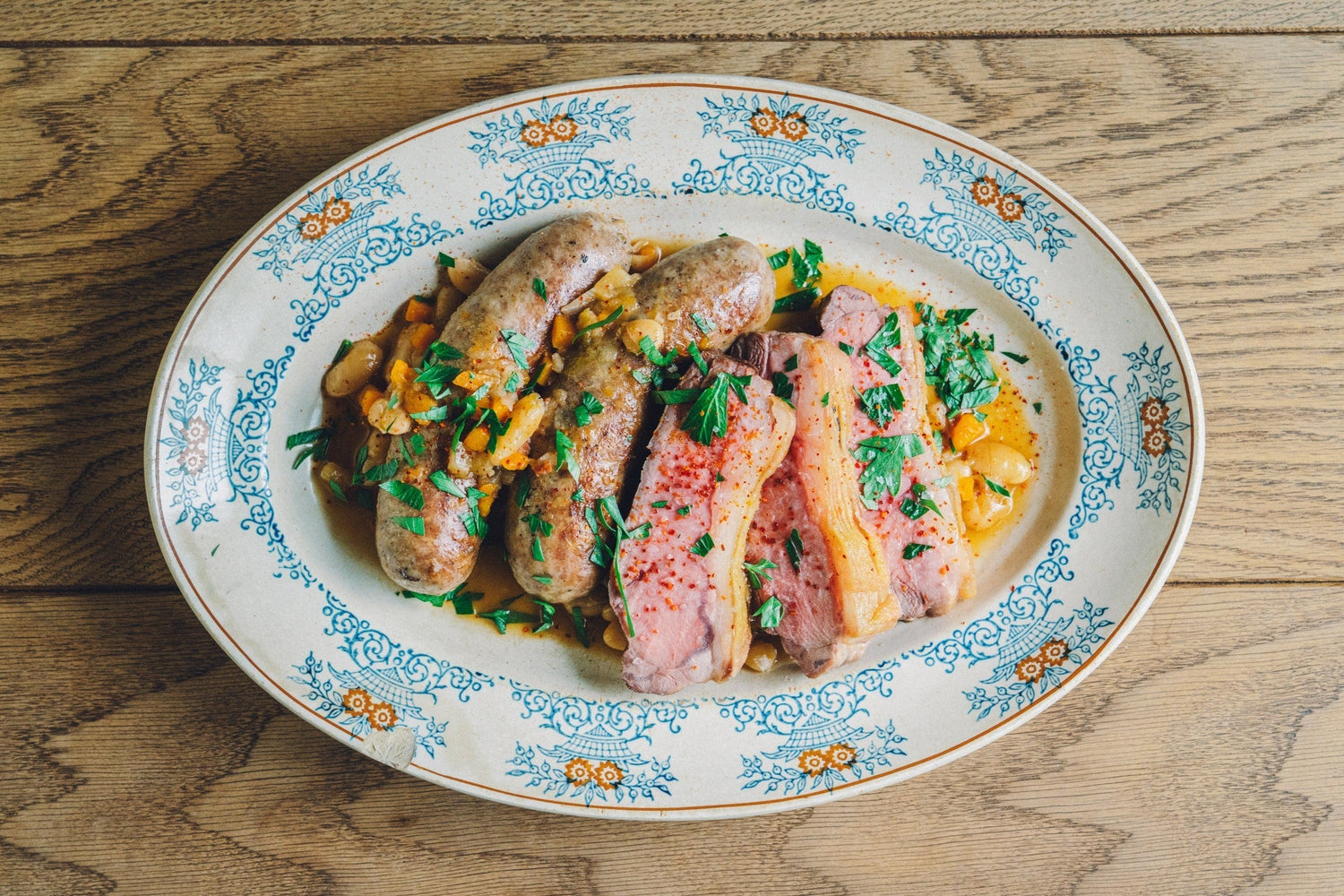 猪肉と白インゲン豆の軽い煮込み