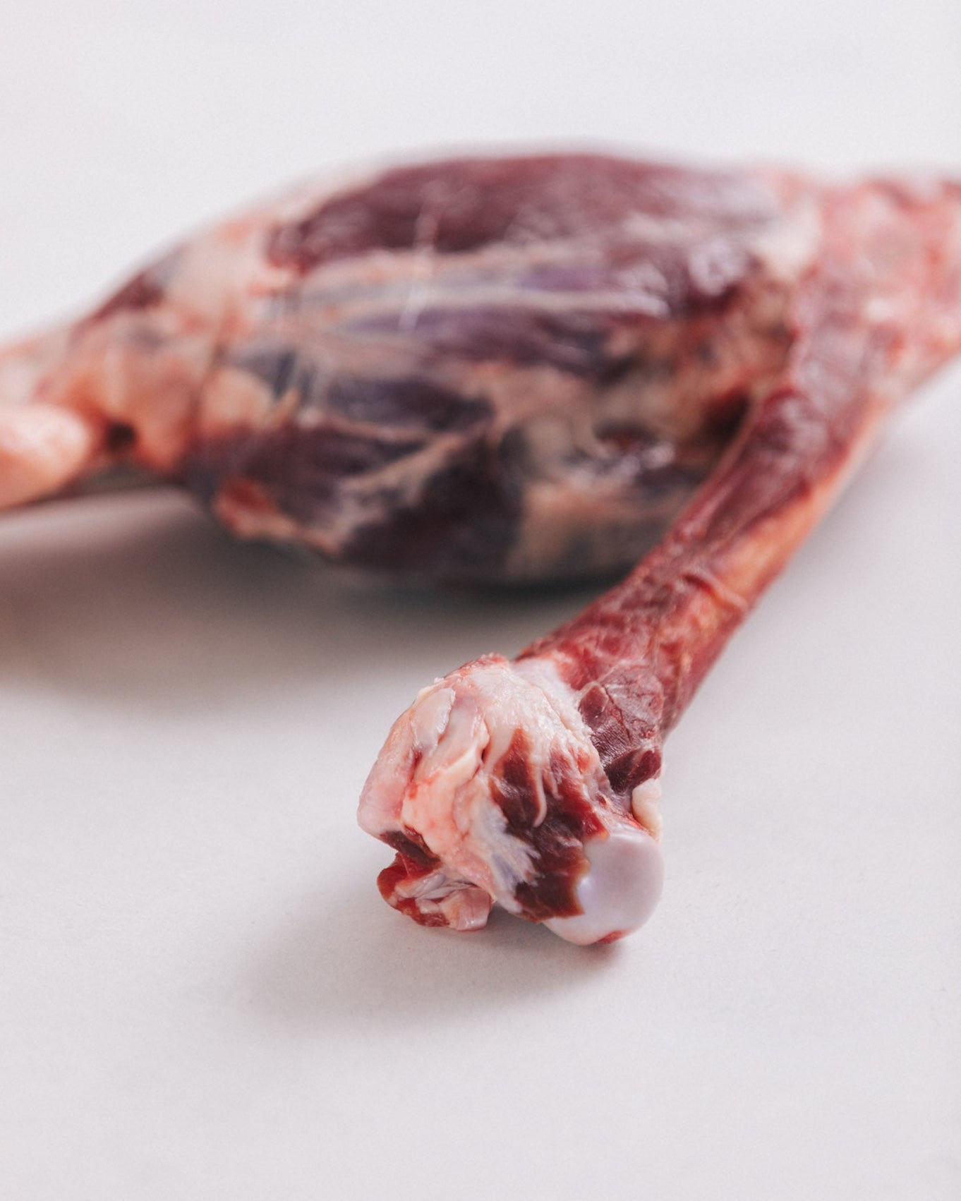 長崎県対馬 猪 トモサンカク・スネ付骨 1.5~2kg 冷凍