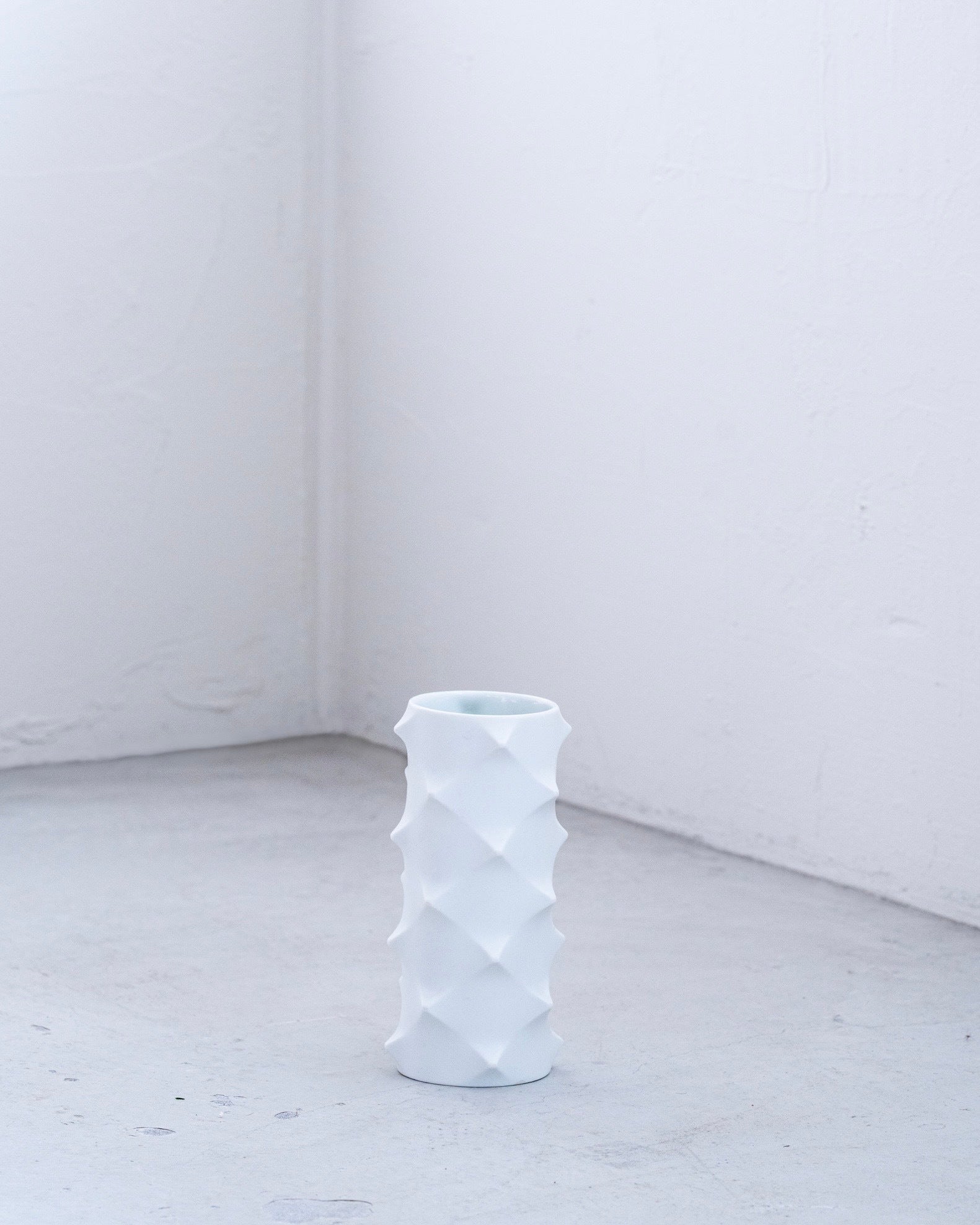 ヴィンテージフラワーベース(white A)