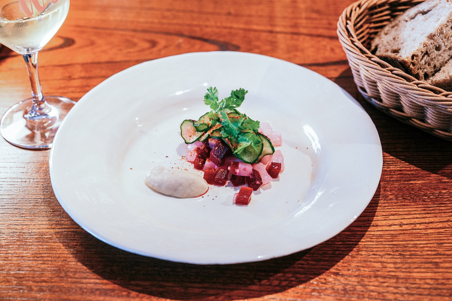 アオリイカとビーツのタルタル