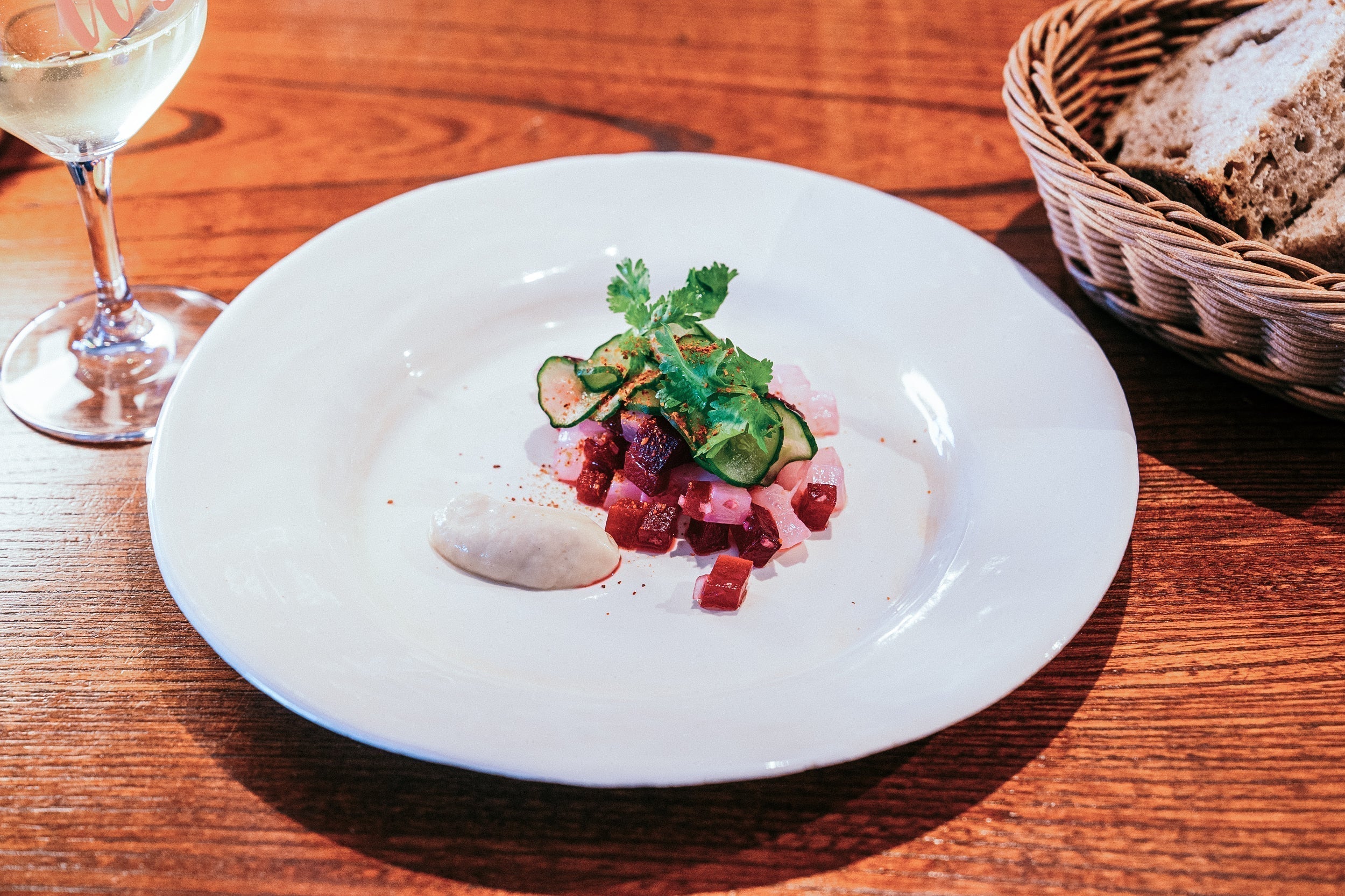 アオリイカとビーツのタルタル