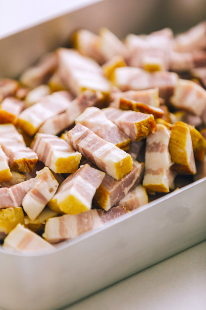 山形県高畠町　ベーコンキューブ（乾塩法・無着色・保存料・アミノ酸不使用／無塩せき）　1kg　冷凍