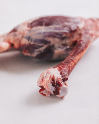 長崎県対馬　猪　トモサンカク・スネ付骨　1.5～2kg　冷凍