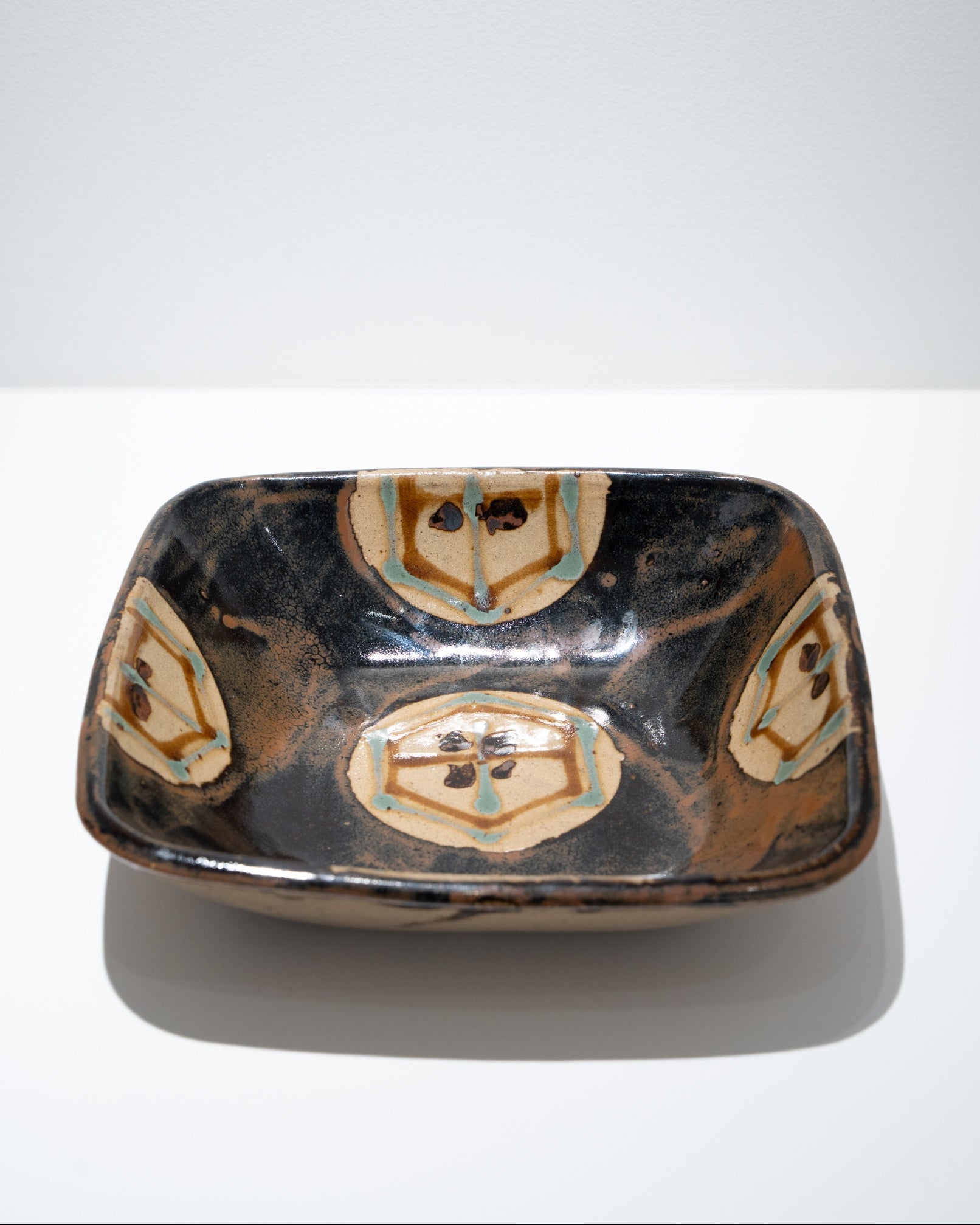 濱田庄司　赤絵丸紋角鉢