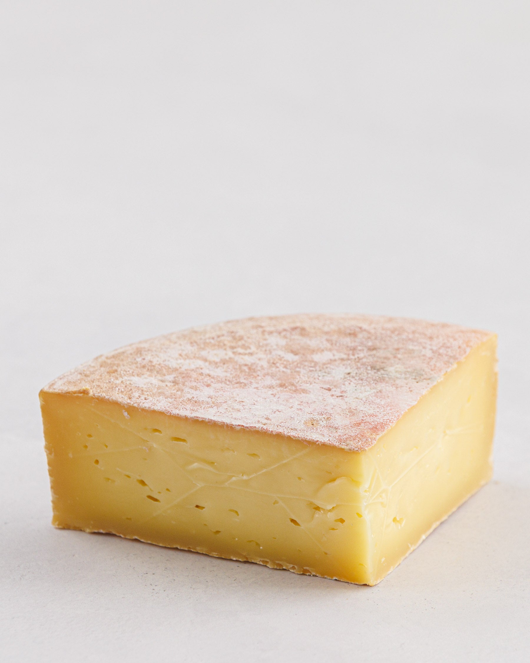 北海道興部町 チーズ トム・ド・アドナイ 1/2（700g）