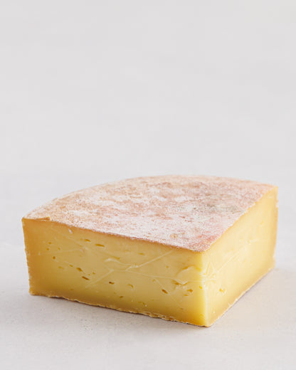 北海道興部町 チーズ トム・ド・アドナイ 1/2（700g）